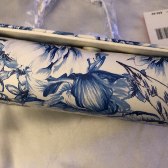 Betsey Johnson XOSYBIL-1 Blue Multi Toile Floral Print Flap Crossbody Bag NWT - Picture 7 of 16